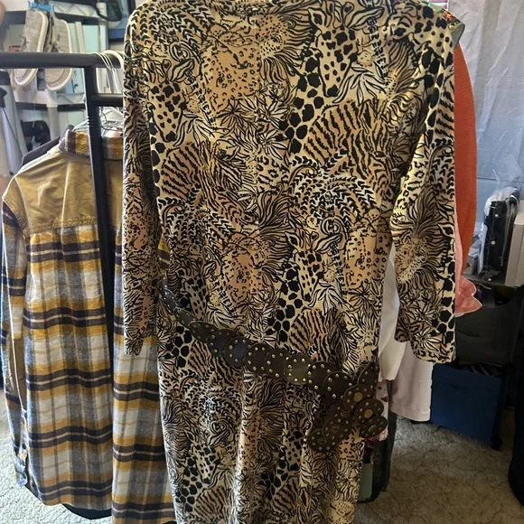 Lilly Pulitzer “Take me to the Wild,” V-Neck Dress medium - Picture 4 of 8